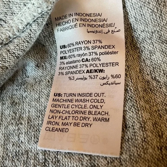 Chico’s Zenergy grey oversized top - Picture 4 of 5